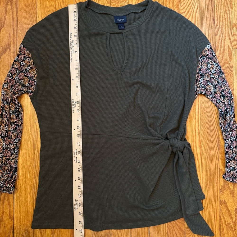 Daytrip Dusty Olive Floral Sleeve Side Tie Long Sleeve Women’s Size Medium - Picture 13 of 14